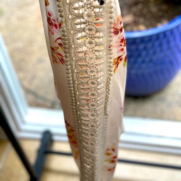 AMERICAN RAG CIE Semi Sheer Floral Chiffon Tie-Front Keyhole Lace Sleeve Blouse - Picture 5 of 6